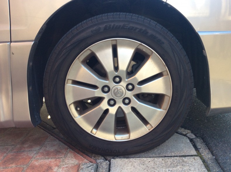 タイヤホイール前