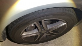 タイヤホイール前