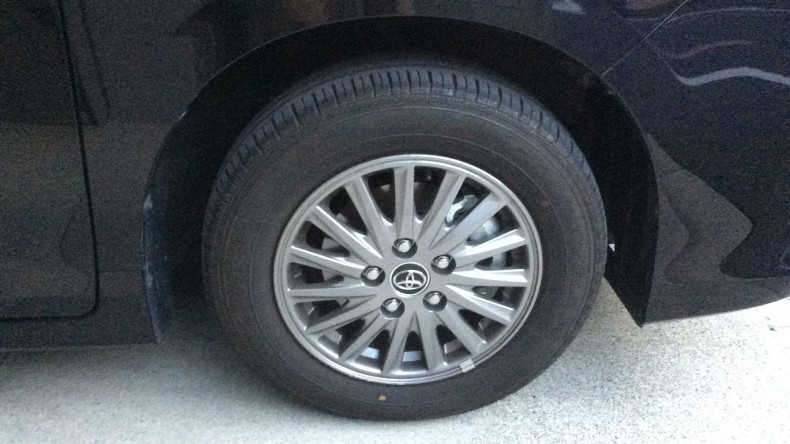 タイヤホイール前