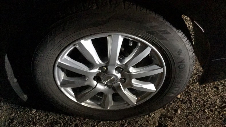 タイヤホイール前