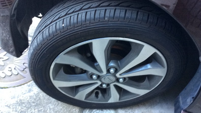 タイヤホイール前