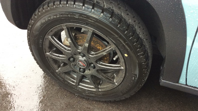 タイヤホイール前