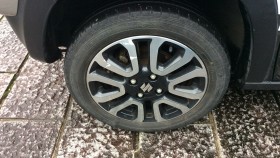 タイヤホイール前