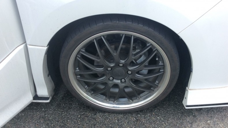 タイヤホイール前