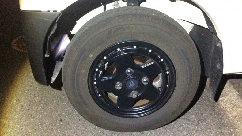 タイヤホイール前