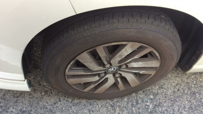 タイヤホイール前