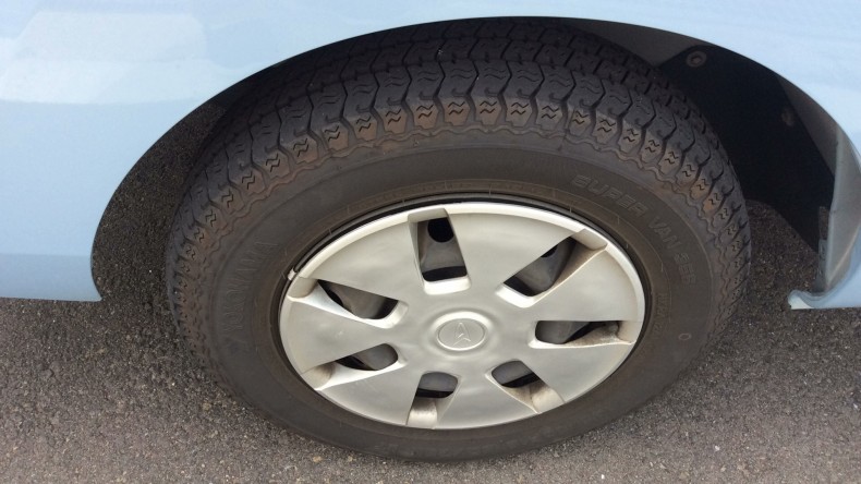 タイヤホイール前