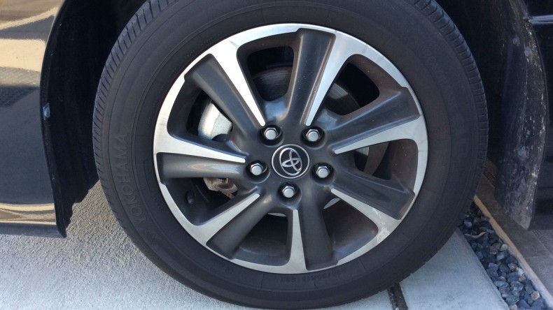 タイヤホイール前