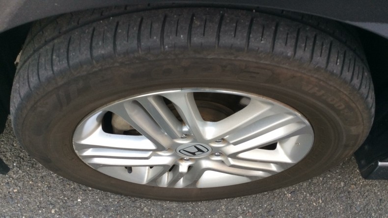 タイヤホイール前