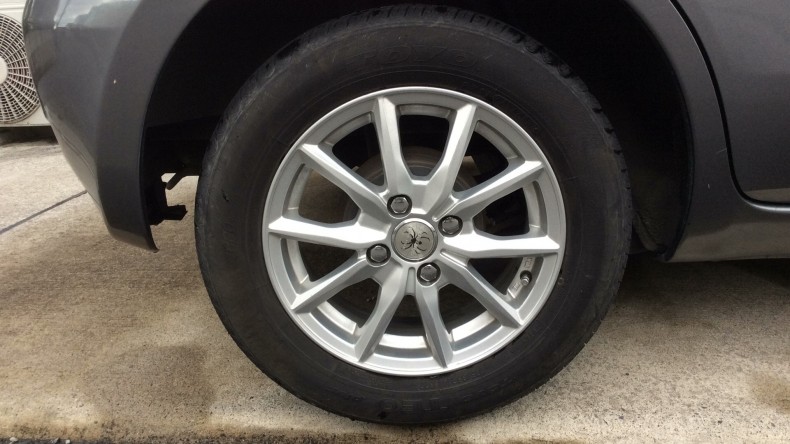 タイヤホイール前