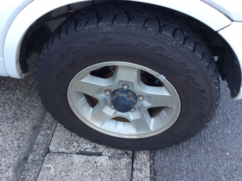 タイヤホイール前