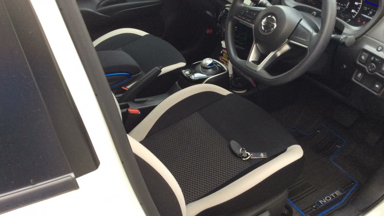 内装前方シート