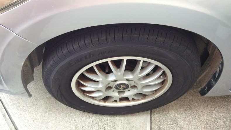 タイヤホイール前