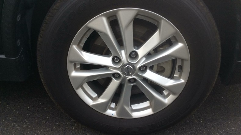 タイヤホイール前