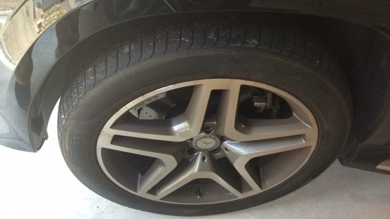 タイヤホイール前