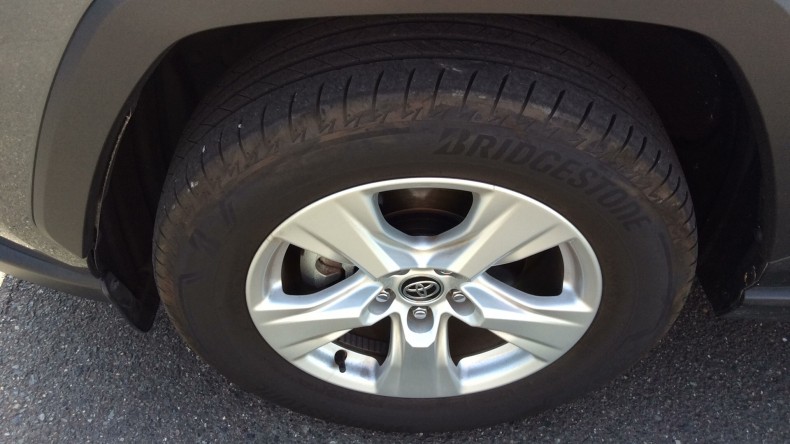 タイヤホイール前