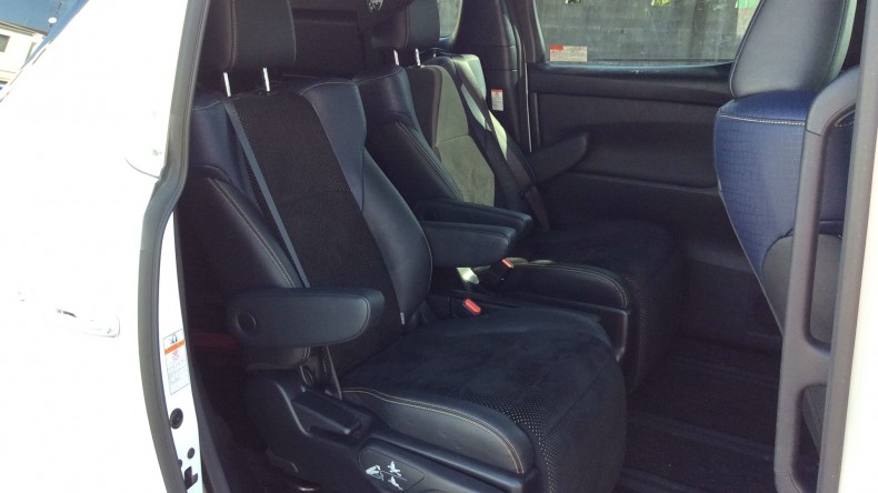 内装後方シート