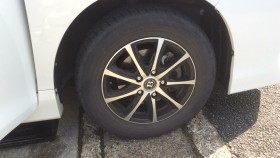 タイヤホイール前