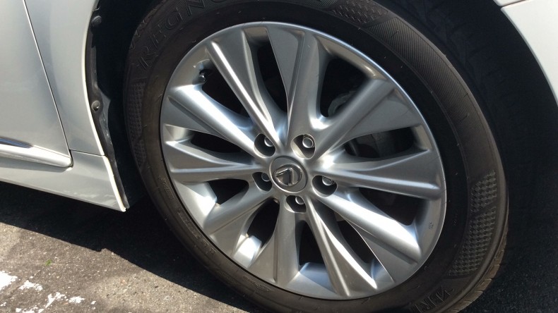 タイヤホイール前