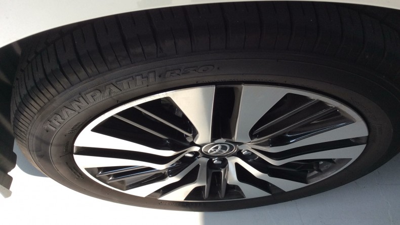 タイヤホイール前