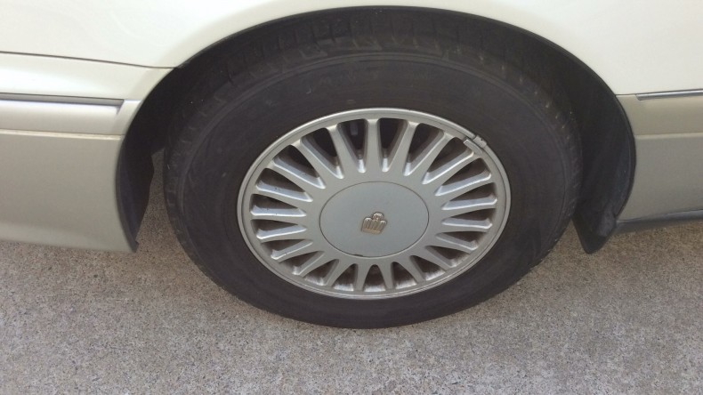 タイヤホイール前