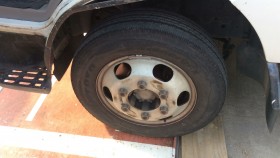 タイヤホイール前