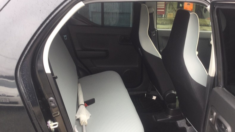 内装後方シート