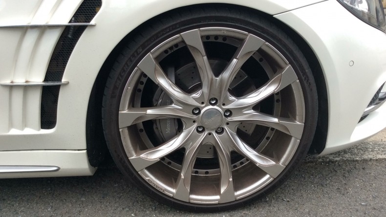 タイヤホイール前