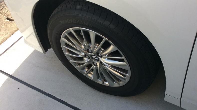 タイヤホイール前