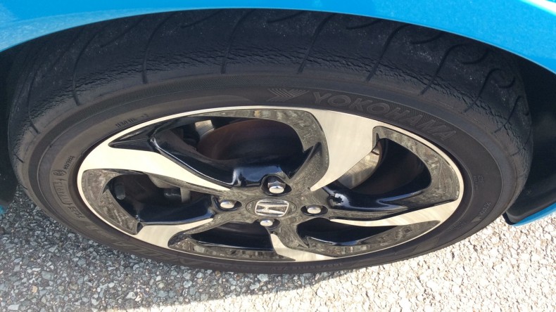 タイヤホイール前