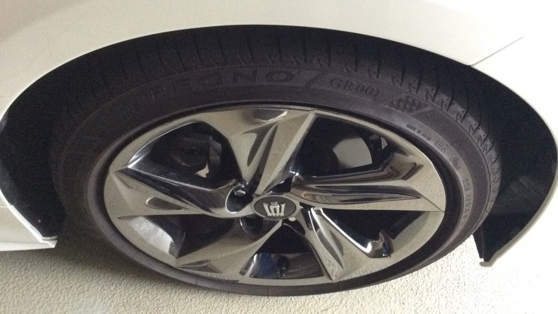 タイヤホイール前