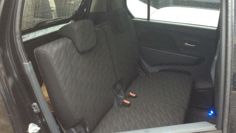 内装後方シート