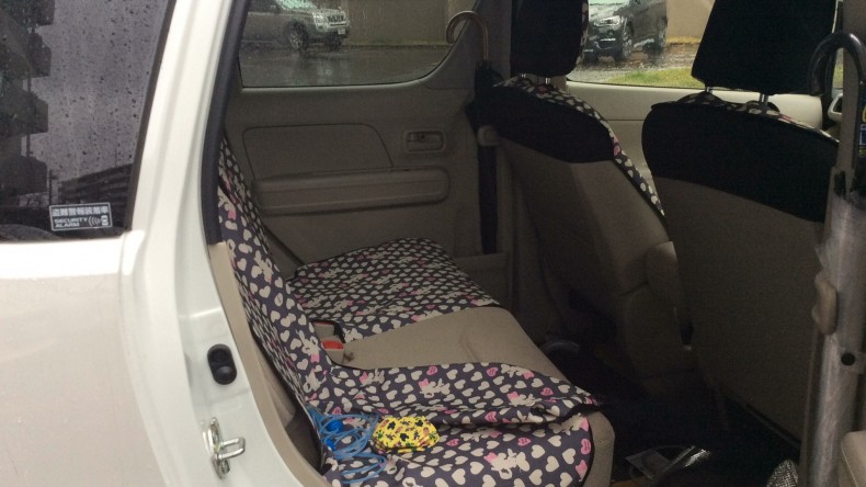 内装後方シート