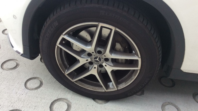 タイヤホイール前