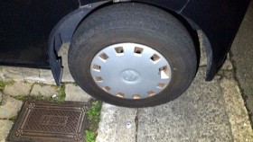 タイヤホイール前