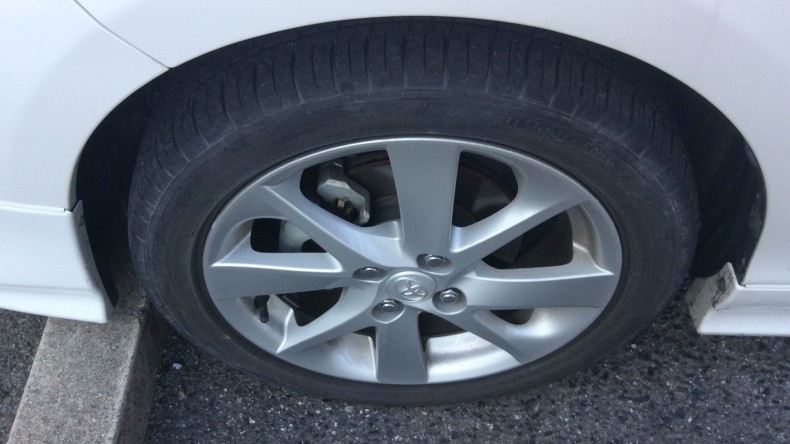 タイヤホイール前