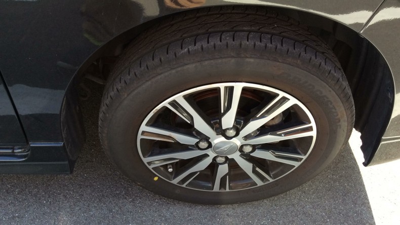 タイヤホイール前