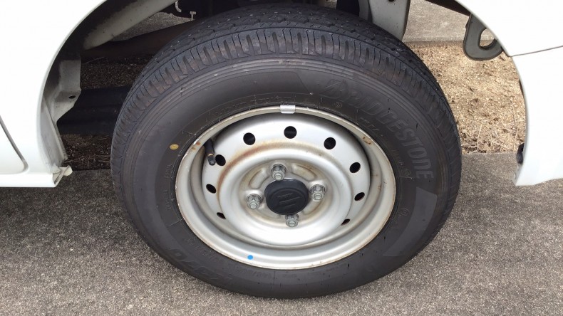 タイヤホイール前