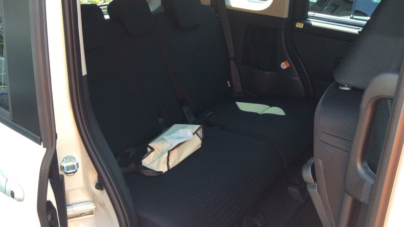 内装後方シート