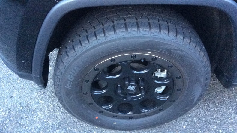 タイヤホイール前