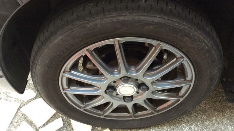 タイヤホイール前