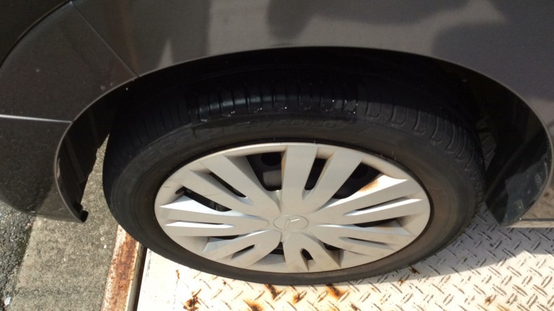 タイヤホイール前