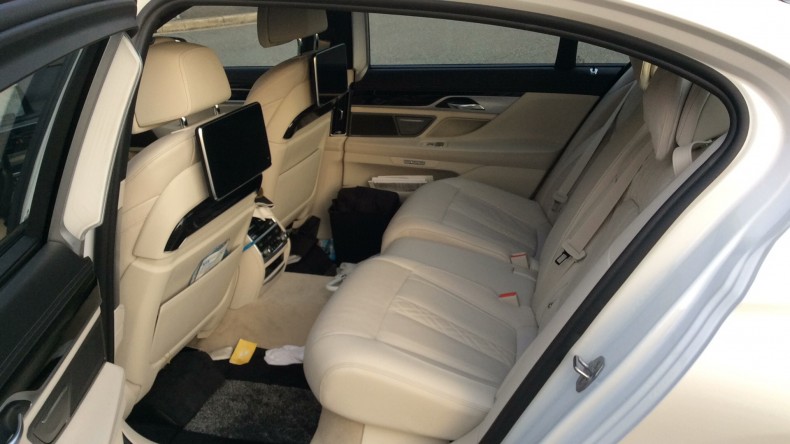 内装後方シート