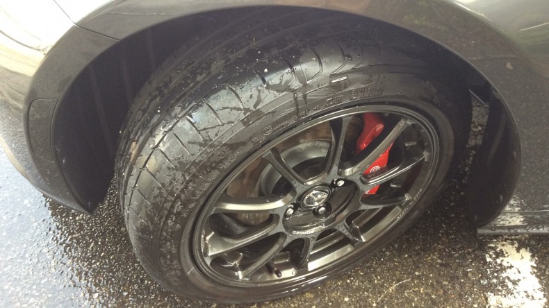 タイヤホイール前