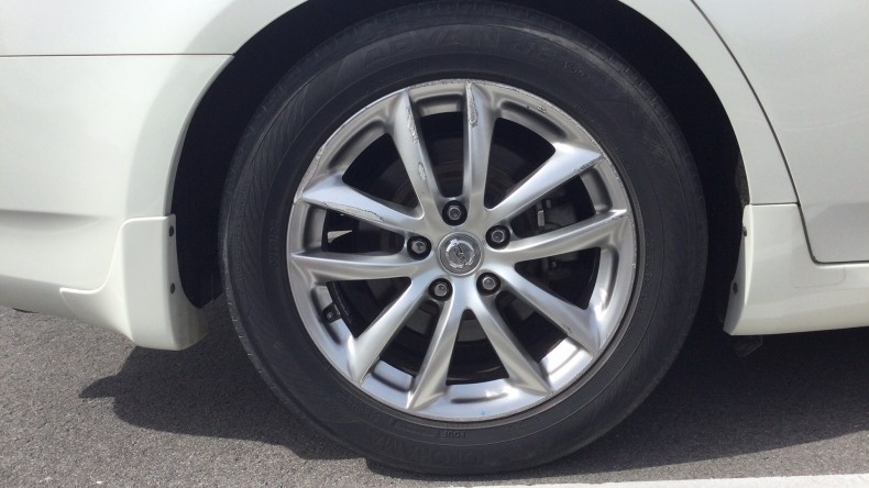 タイヤホイール前