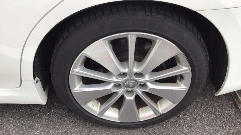 タイヤホイール前