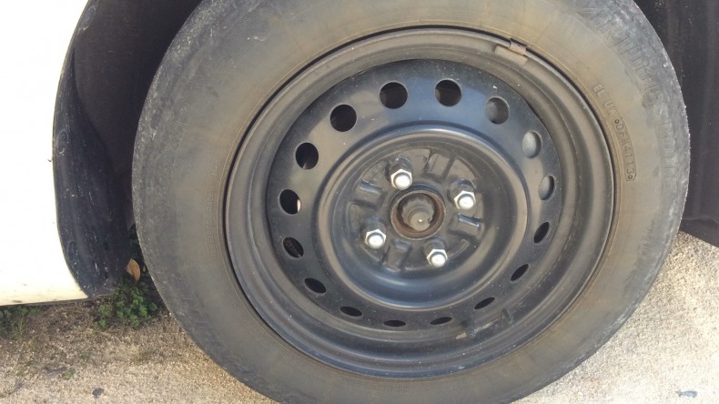 タイヤホイール前