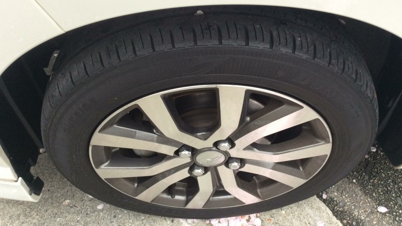 タイヤホイール前