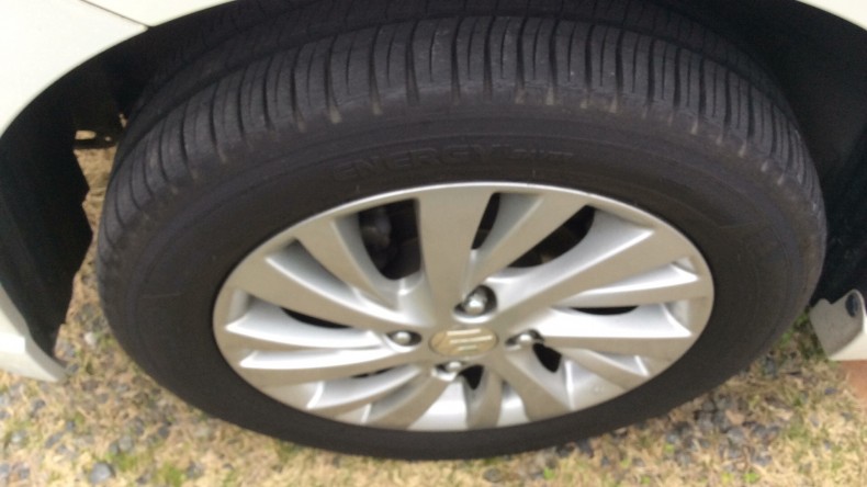 タイヤホイール前