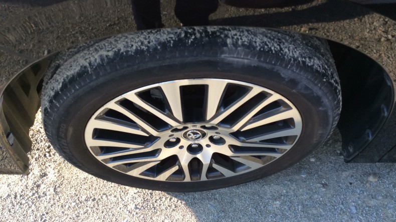 タイヤホイール前